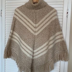 Banana Republic Poncho🌻